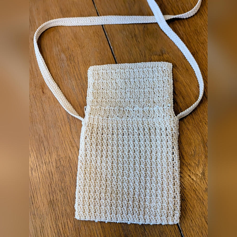 Elegant Frankie &Johnnie Cream Crochet Shoulder Bag - Picture 8 of 8